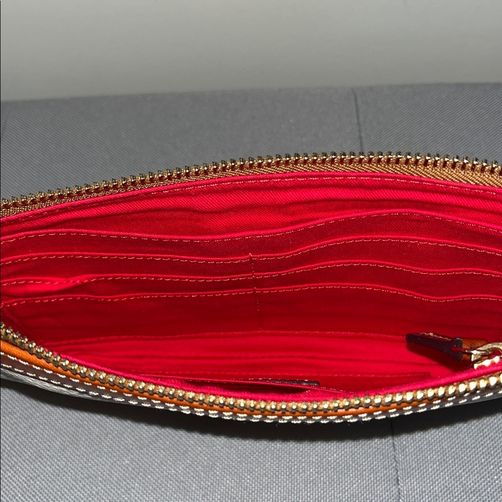 NWOT Dooney & Bourke Large Wristlet - Picture 4 of 8